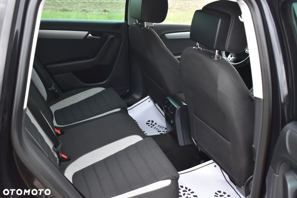 Volkswagen Passat 2.0 TDI BlueMotion Technology R-Line - 28