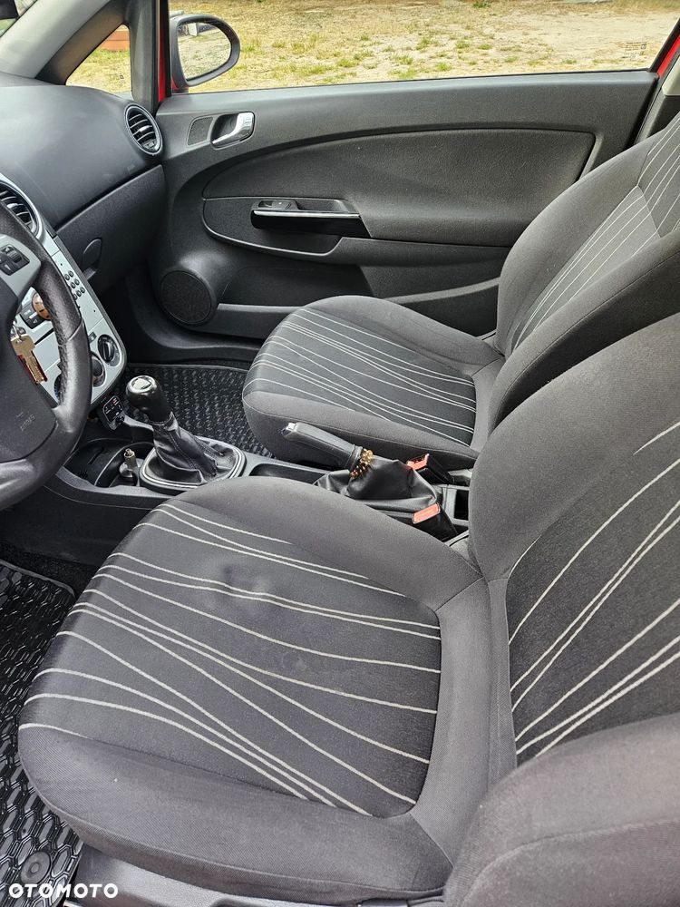 Opel Corsa 1.4 16V Cosmo - 12