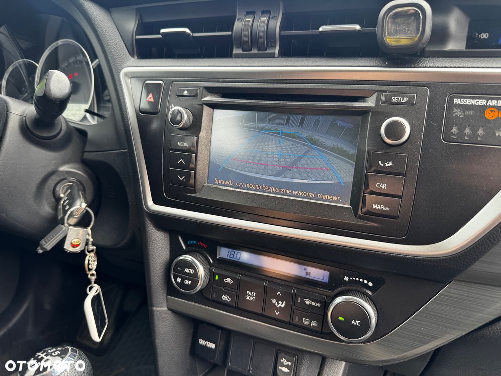Toyota Auris 1.6 Prestige - 16
