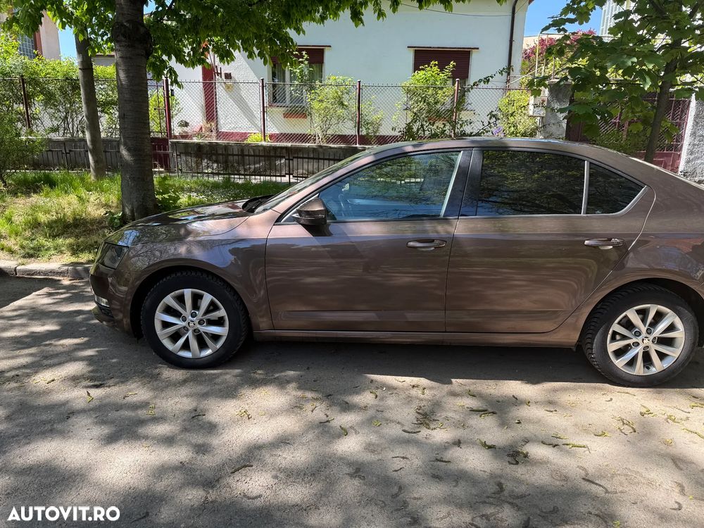 Skoda Octavia 1.6 TDI DSG Ambition - 2