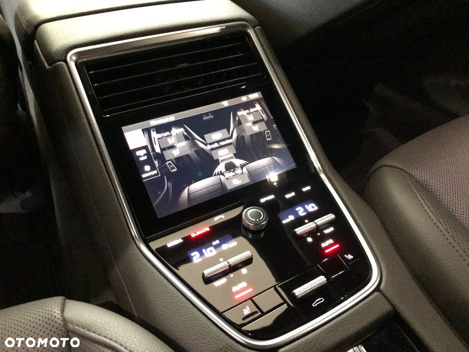 Porsche Panamera 4S - 28