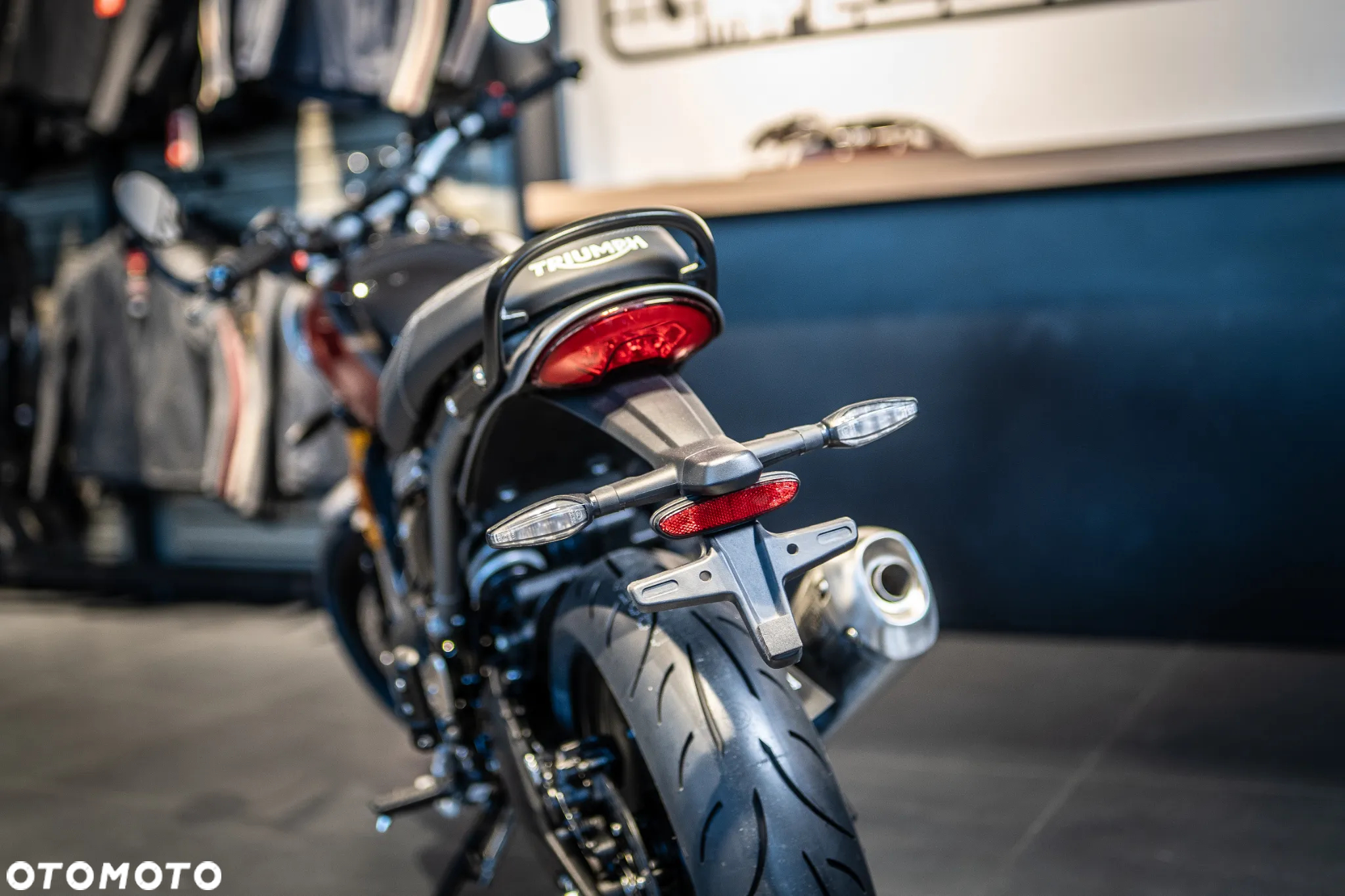 Triumph Inny - 4