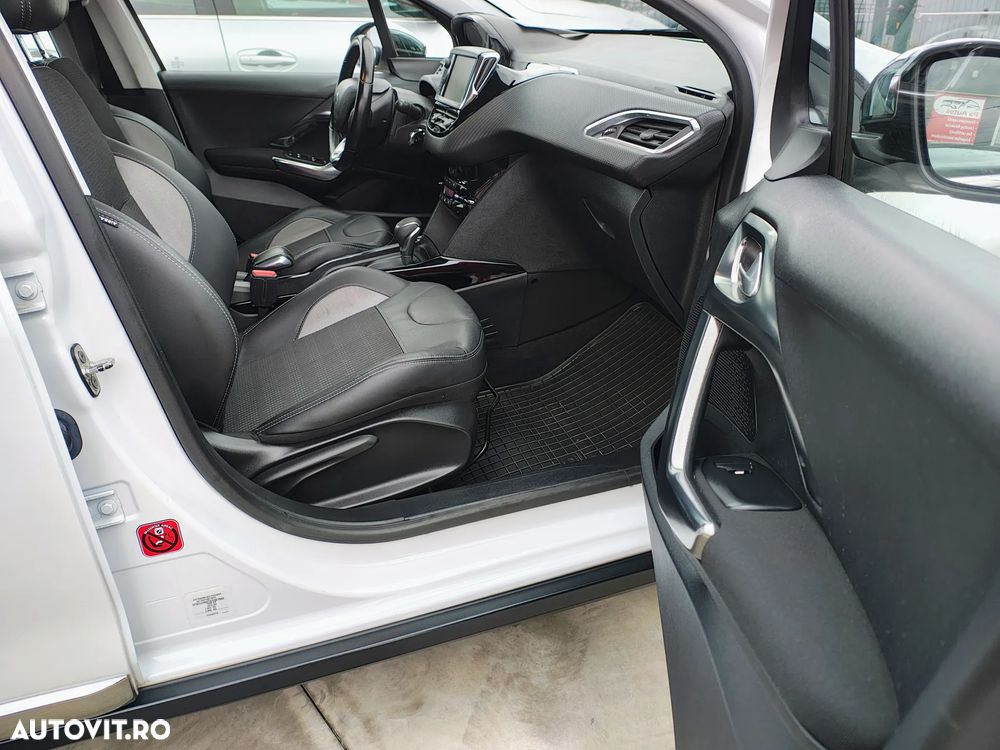 Peugeot 2008 PureTech 110 GPF Stop&Start EAT6 Allure - 17