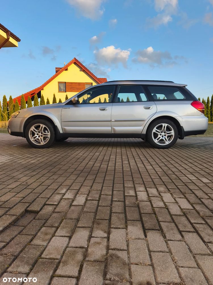Subaru Outback 2.5i MT - 10