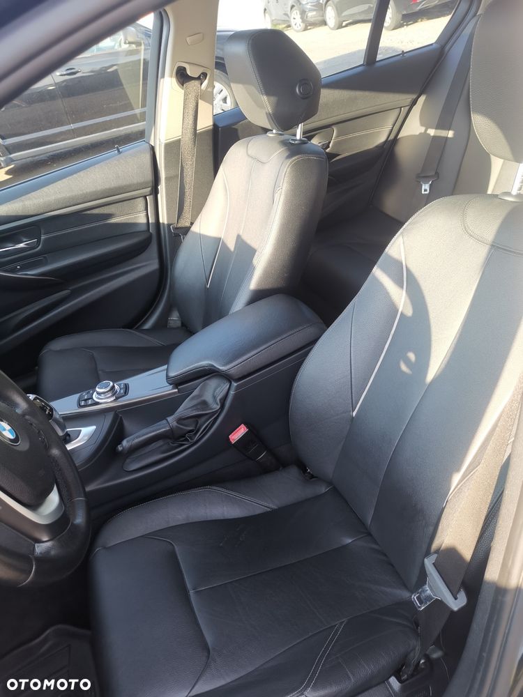 BMW Seria 3 328i xDrive Luxury Line - 13