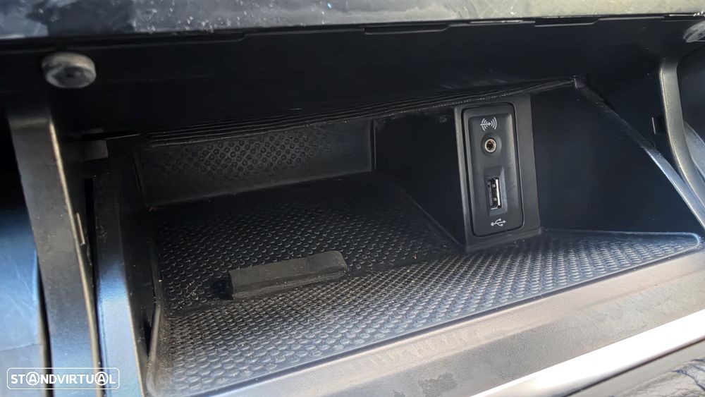 VW Golf Variant 1.6 TDi Highline DSG - 35