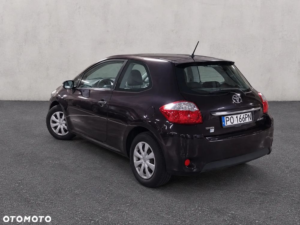 Toyota Auris 1.33 VVT-i Terra - 3