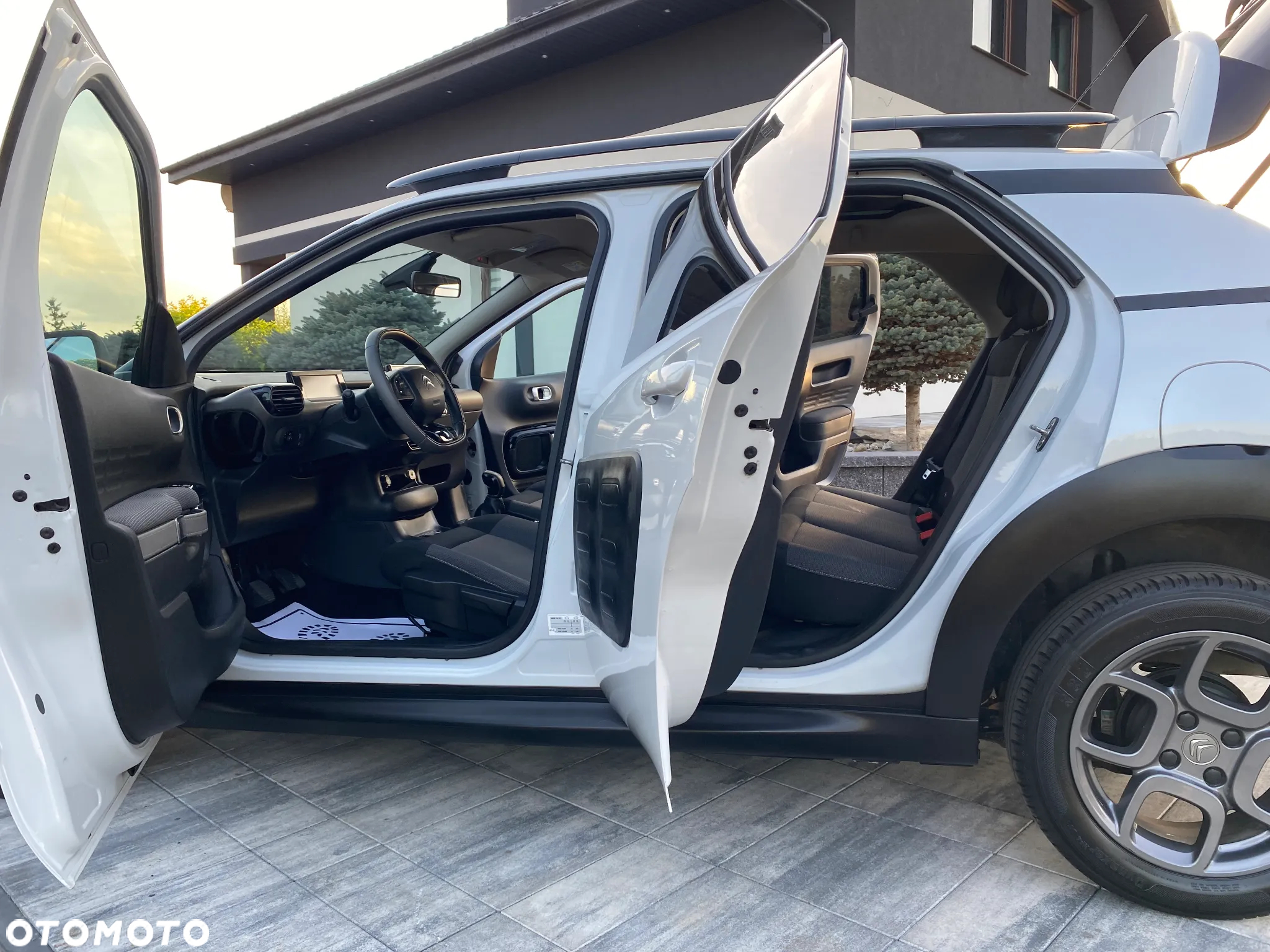 Citroën C4 Cactus 1.2 PureTech Shine Edition S&S - 28
