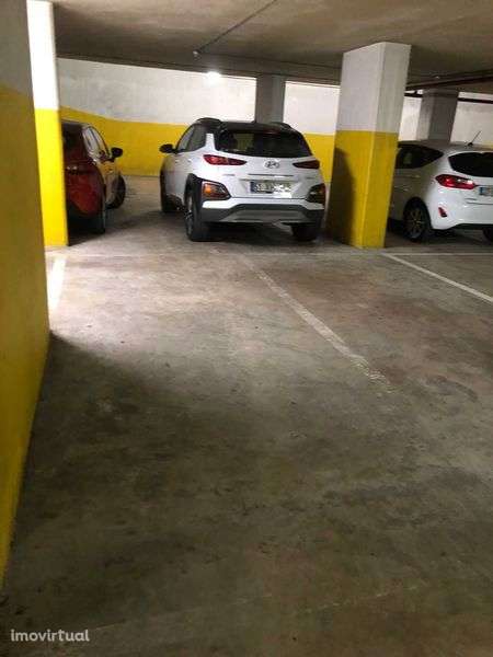 Arrenda-se Lugar de Garagem - Prelada - Grande imagem: 2/2