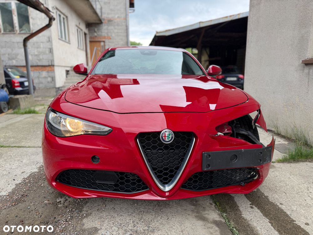 Alfa Romeo Giulia 2.2 - 18