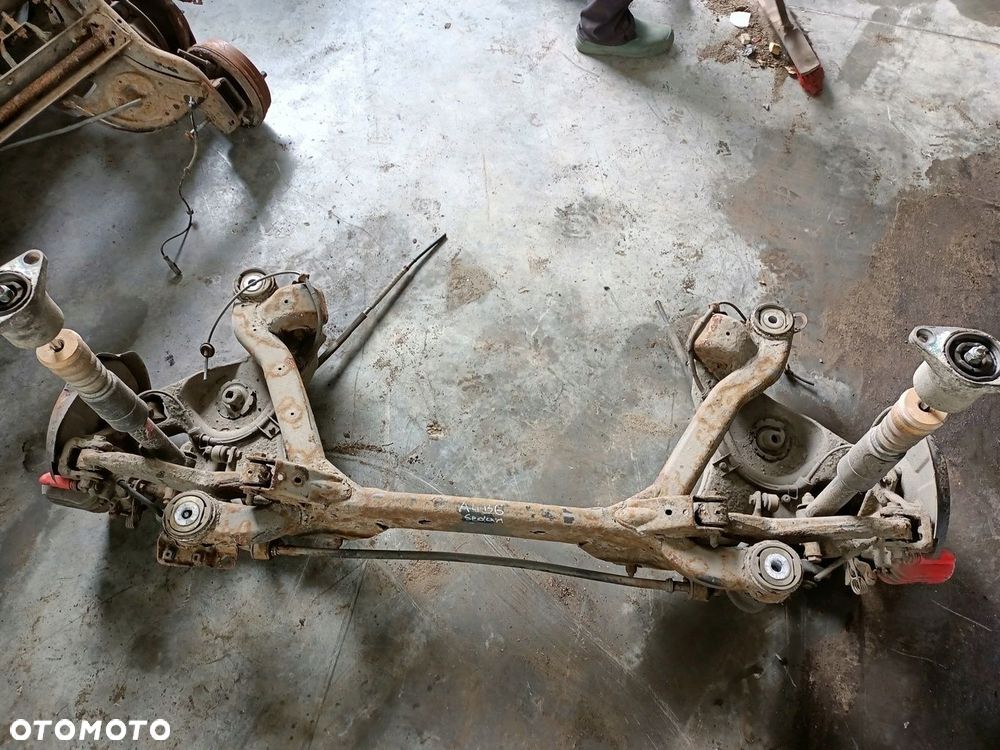 BELKA TYŁ ZAWIESZENIA AUDI A4 B6 - 4