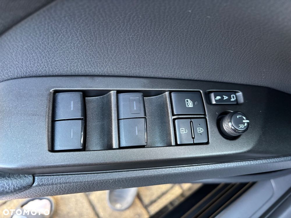 Toyota Camry - 30