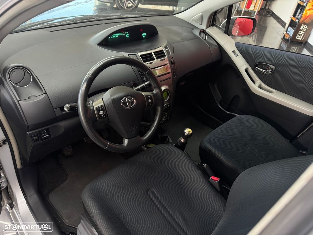 Toyota Yaris 1.0 VVT-i Comfort+AC+VSC - 4