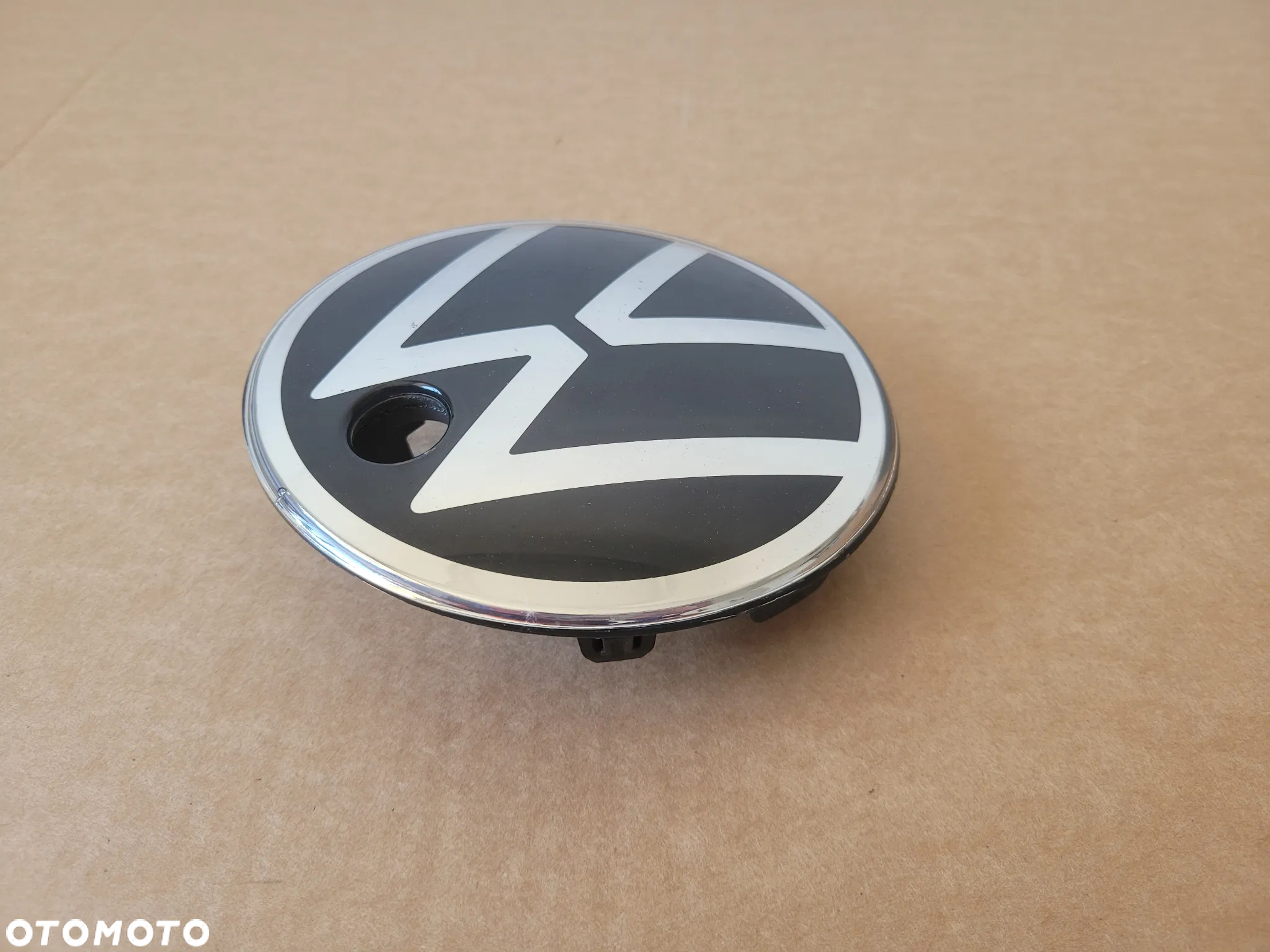EMBLEMAT LOGO ZNACZEK POD KAMERĘ VW ARTEON LIFT R-LINE 3G7853601C - 2