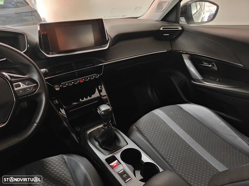 Peugeot 2008 1.2 PureTech Allure - 45