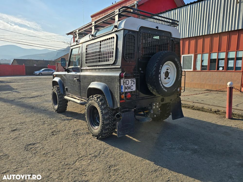 Land Rover Defender 90 2.4I S/W SE - 11