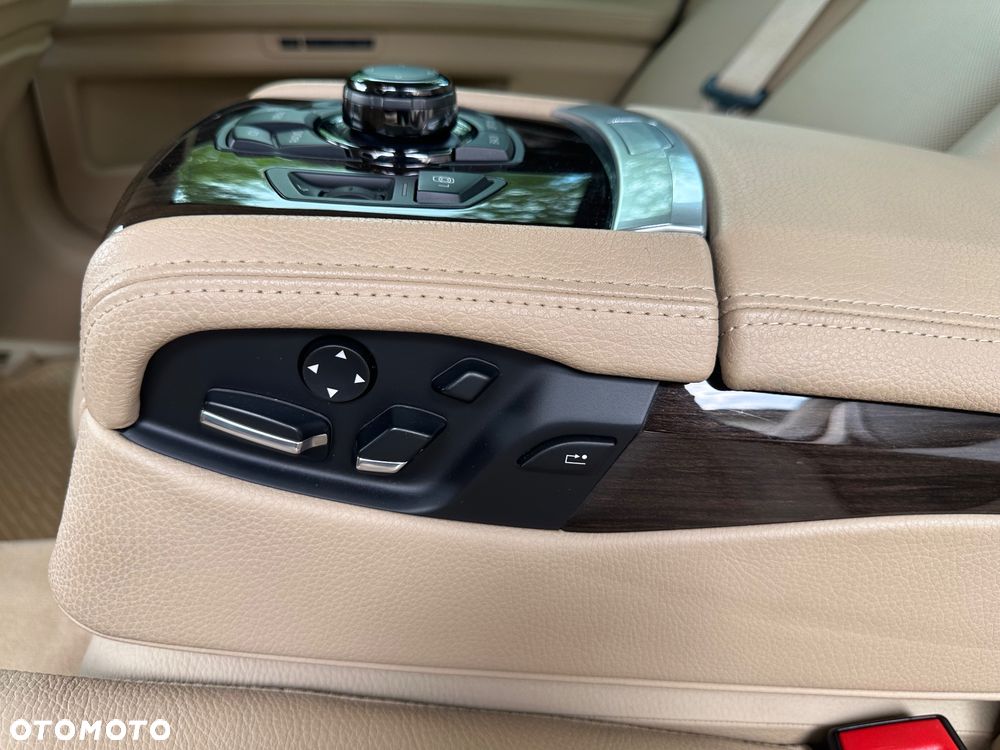 BMW Seria 7 750i L - 3