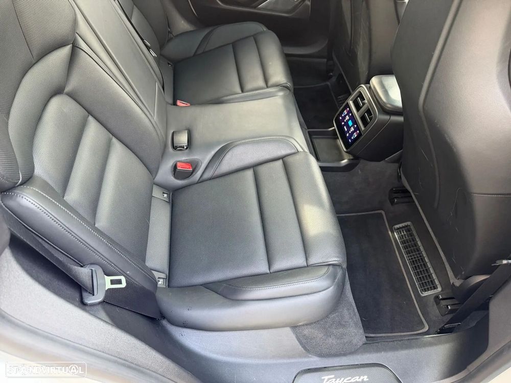 Porsche Taycan Turbo S - 13