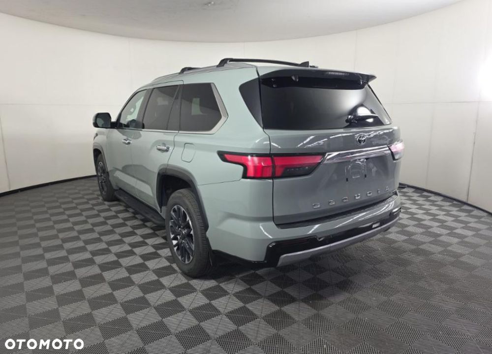 Toyota Sequoia - 3