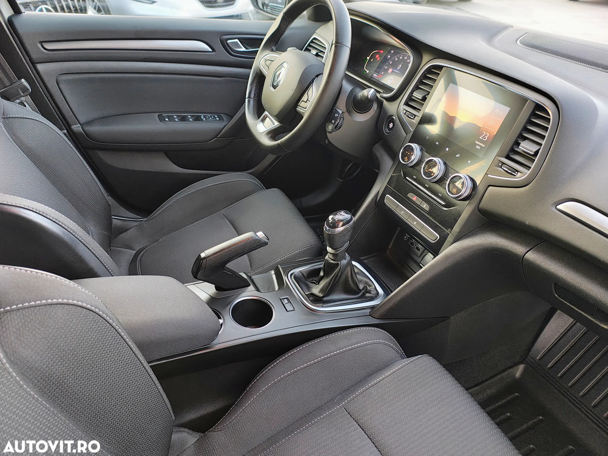 Renault Megane BLUE dCi Limited - 8