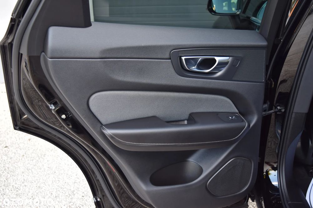 Volvo XC 60 B4 D AWD R-Design - 36