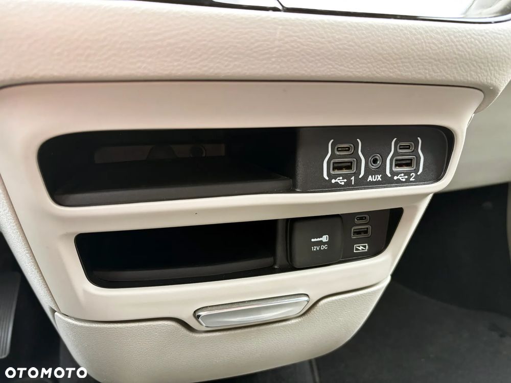 Chrysler Pacifica - 35