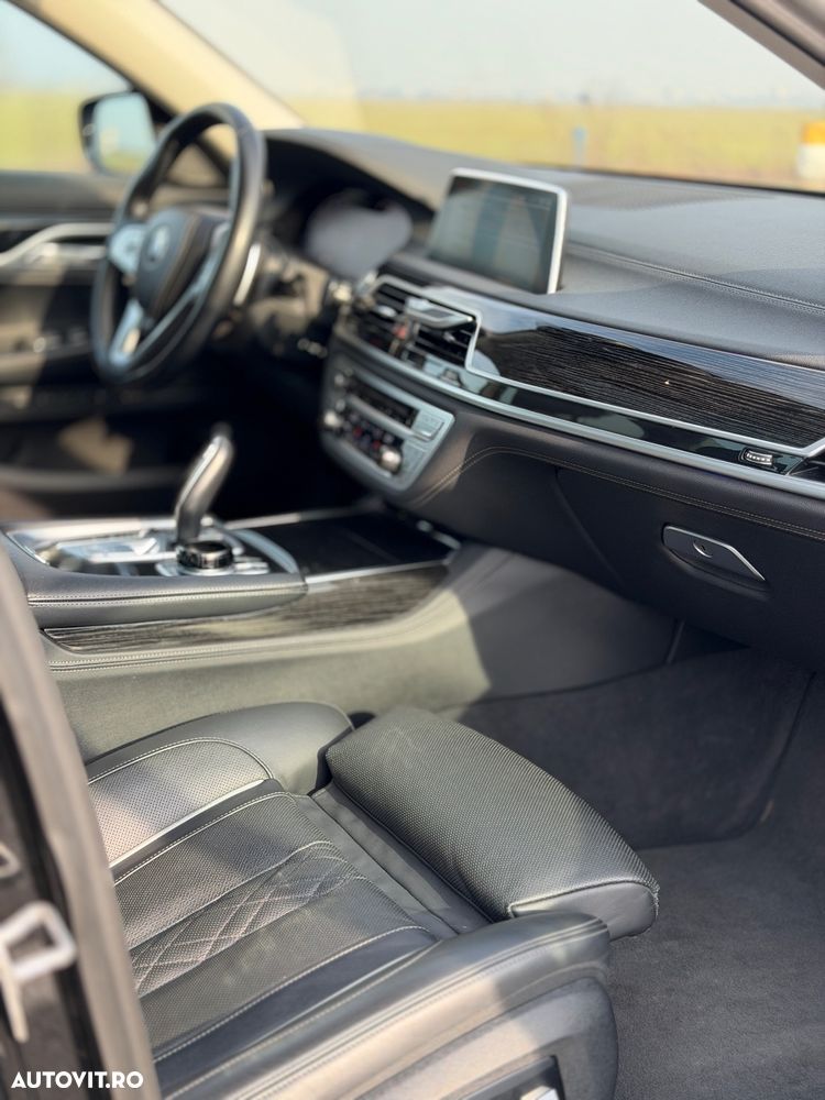 BMW Seria 7 740d xDrive MHEV - 15
