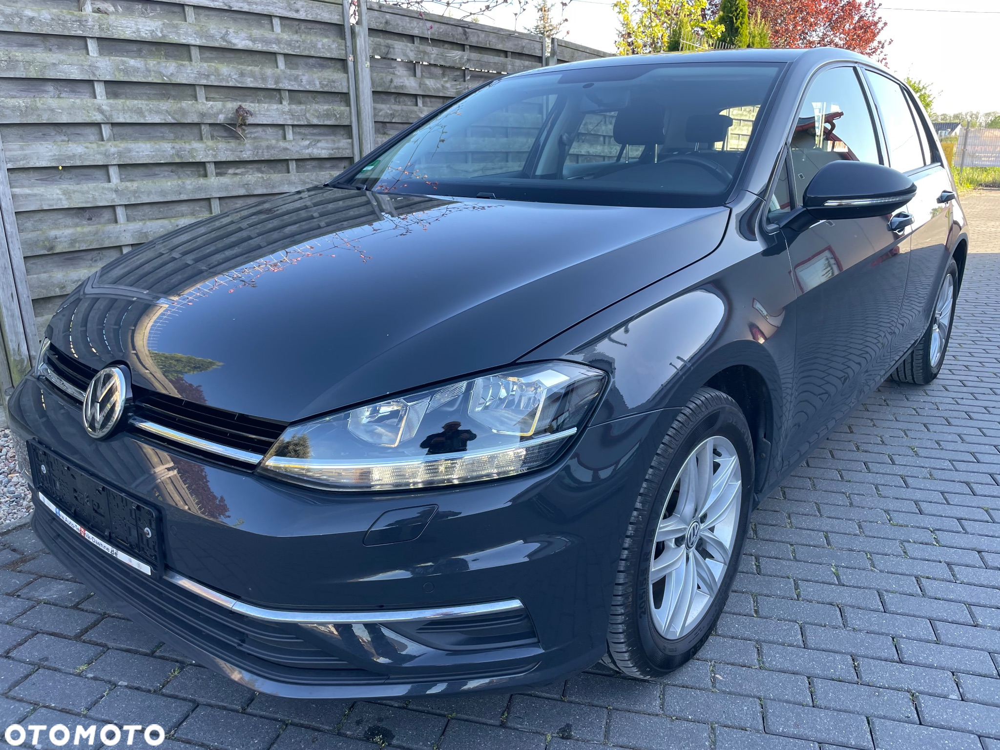 Volkswagen Golf - 2