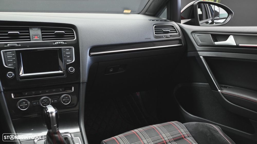 VW Golf 2.0 TSi GTi DSG - 53