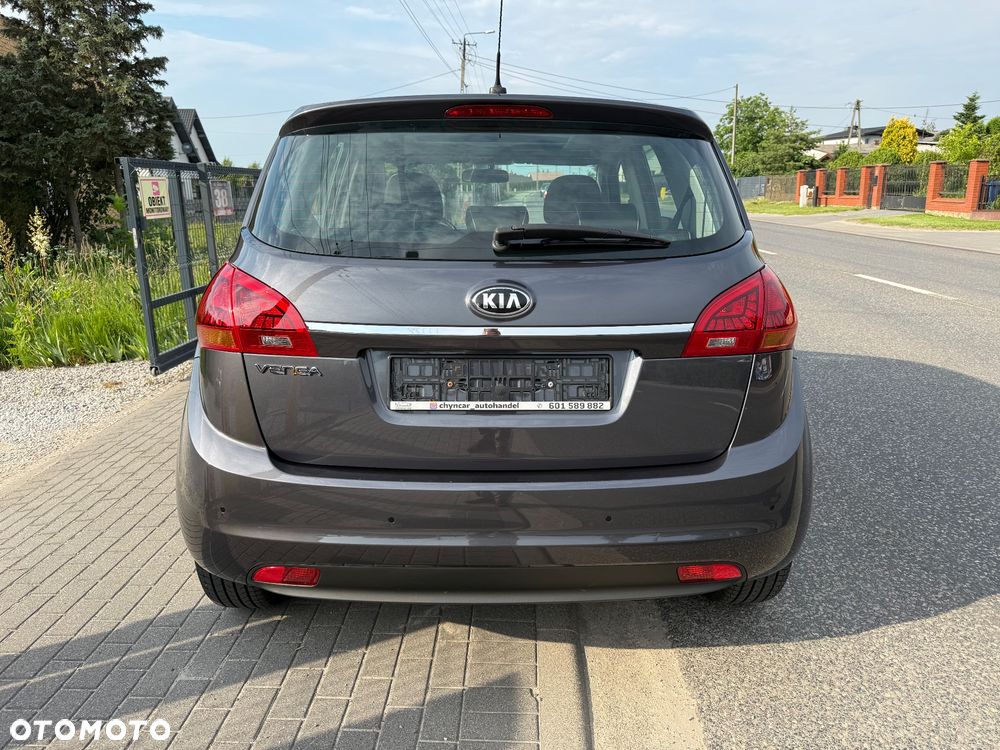 Kia Venga 1.6 L - 6