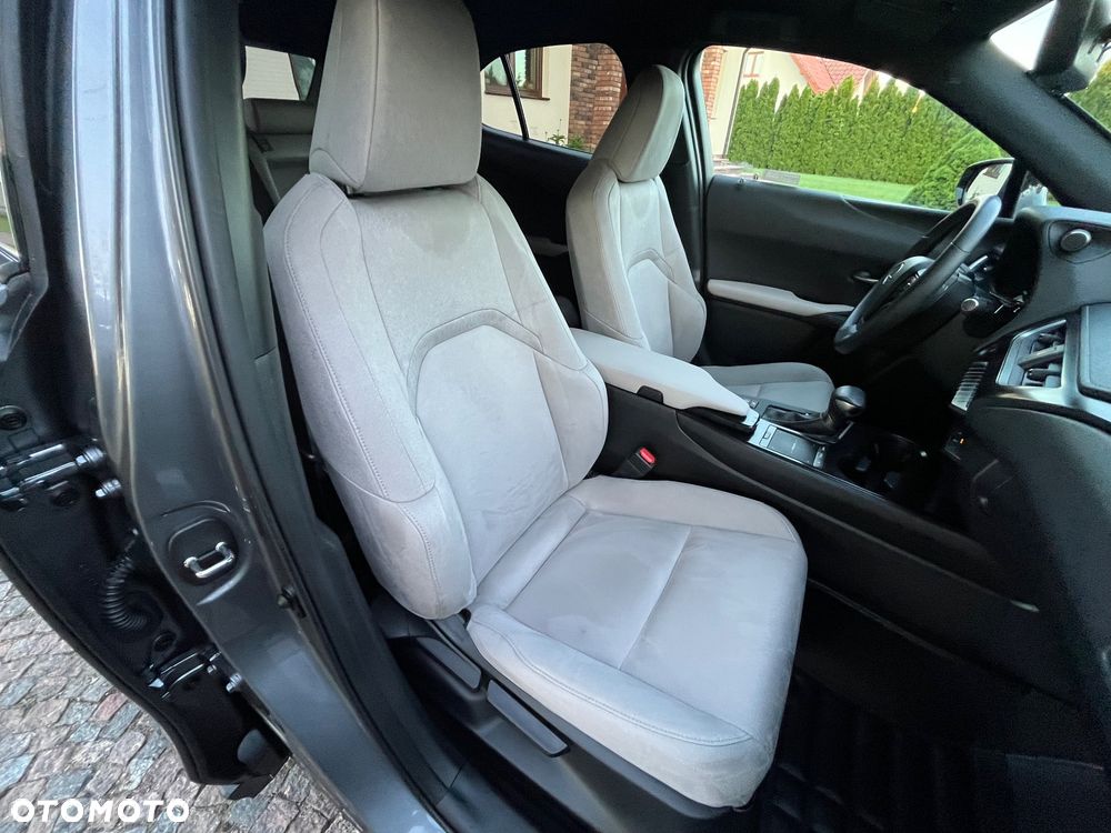 Lexus UX 250h Elegance 2WD - 27