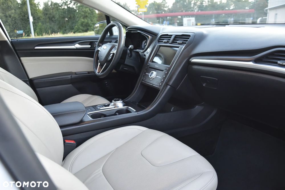 Ford Fusion - 21