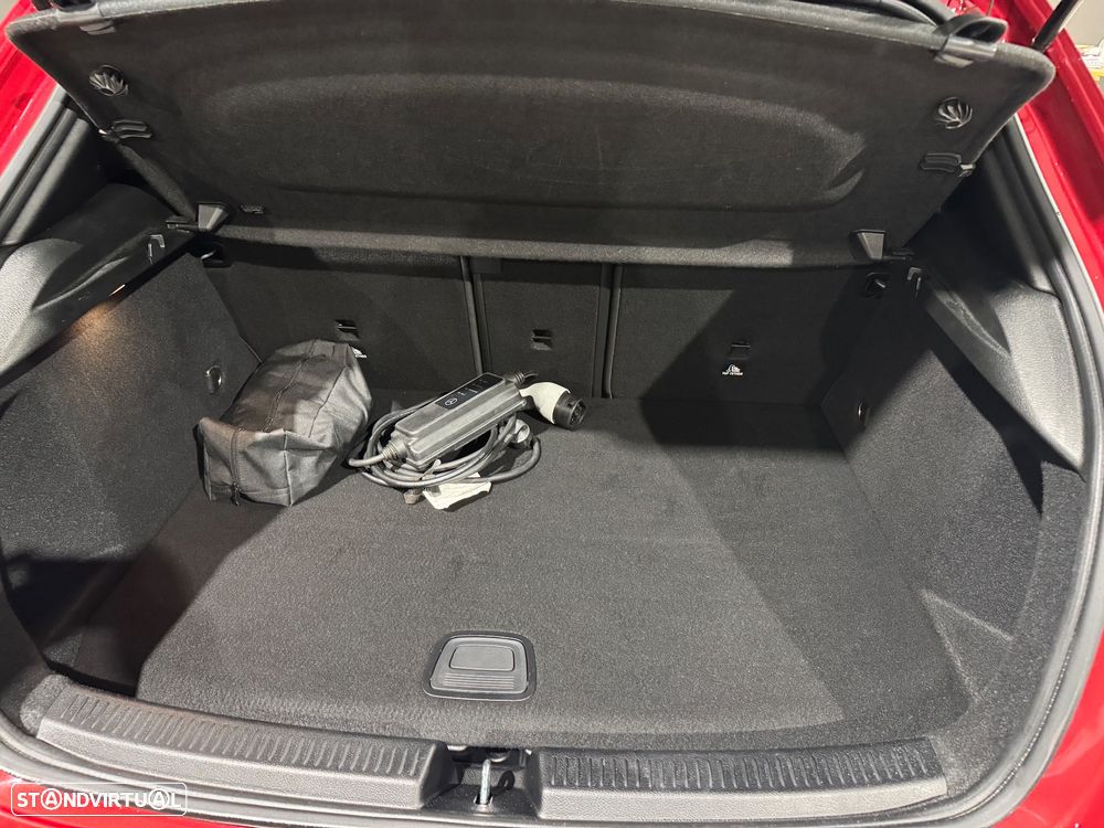 Mercedes-Benz A 250 e AMG Line - 16