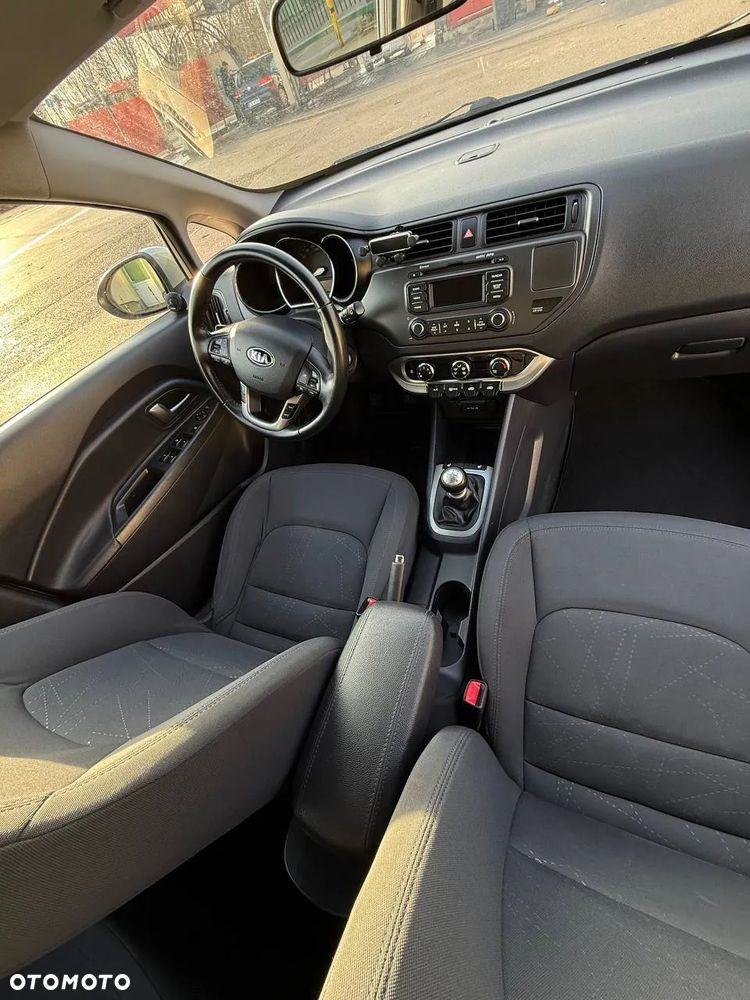 Kia Rio - 11