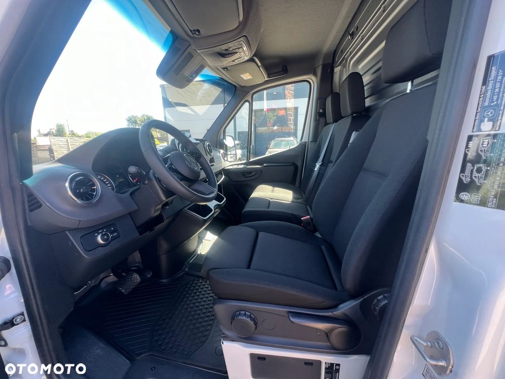 Mercedes-Benz Sprinter - 11