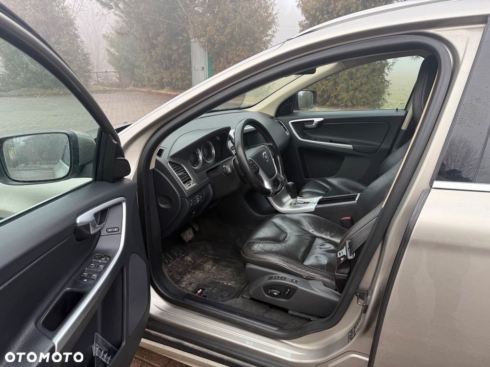Volvo XC 60 D5 AWD Momentum - 14