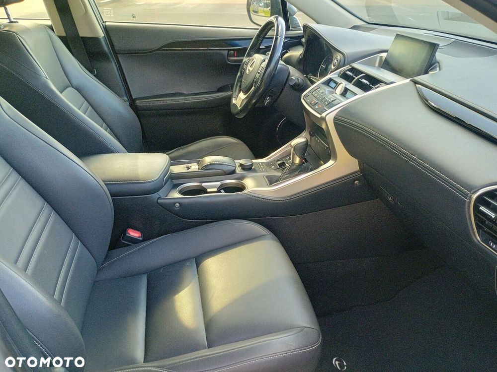 Lexus NX 300h Business Edition AWD - 11