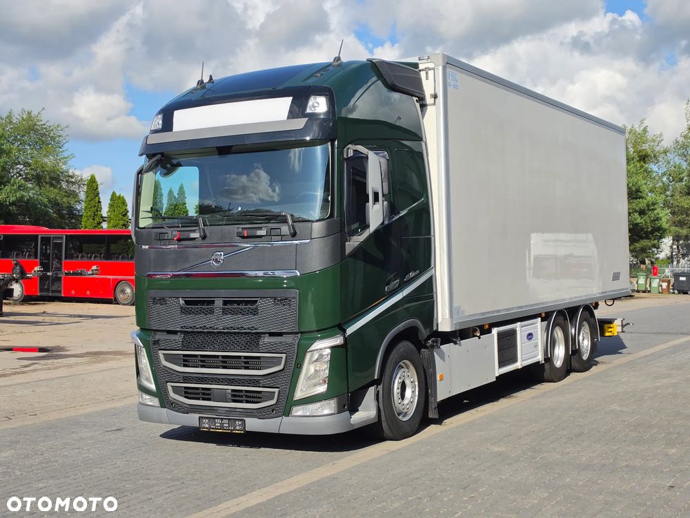 Volvo FH460 I SAVE / CARRIER 900/ KABINA SYPIALNA / CHŁODNIA KWIATOWA / SUPER STAN / 3 OŚ SKRĘTNA  / EURO 6 /SERWIS VOLVO / KONTENER KWIATOWY / - 40