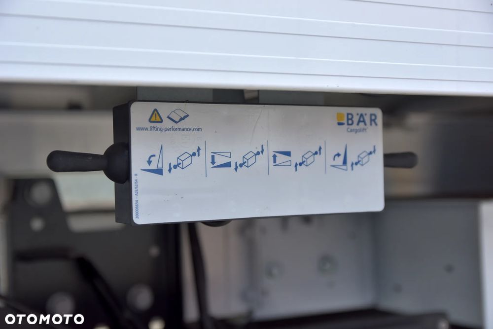 Renault Master Kontener 9EP z Windą 2.0 170KM - 11