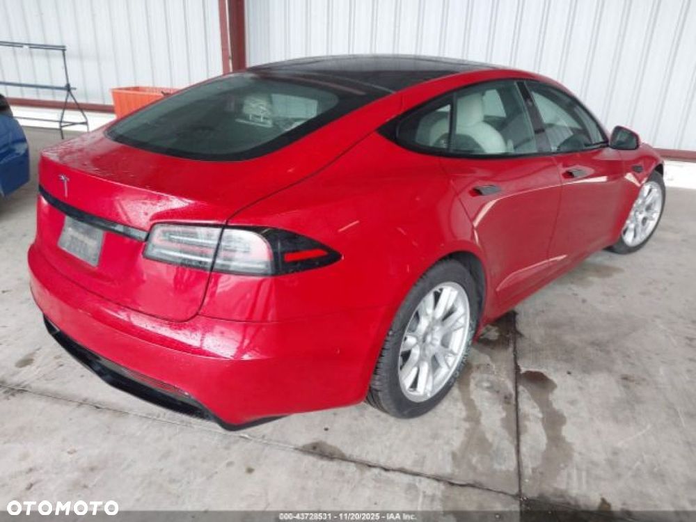 Tesla Model S - 4