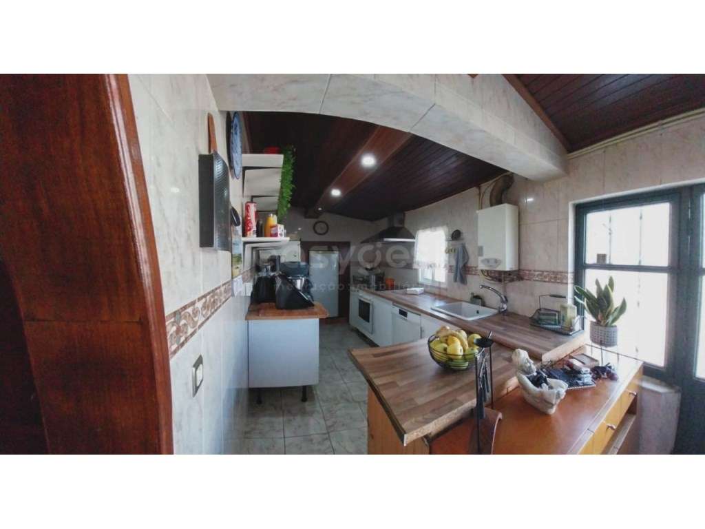 Magnifica moradia T3 com terreno e anexos situada na Horta da Vilar... - Grande imagem: 4/12