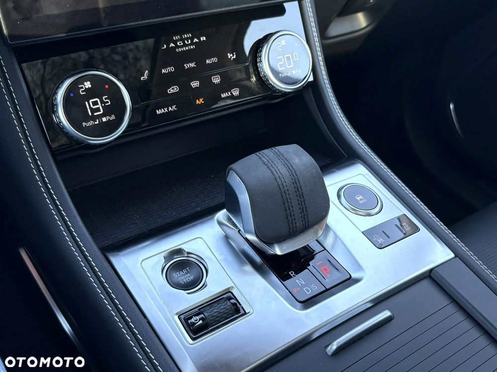 Jaguar F-Pace 3.0 P400 mHEV AWD R-Dynamic Black - 16