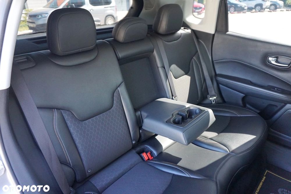 Jeep Compass - 38