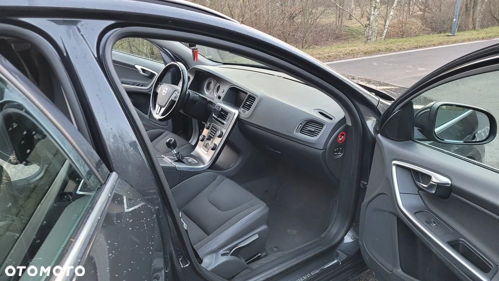 Volvo V60 D5 Momentum - 6