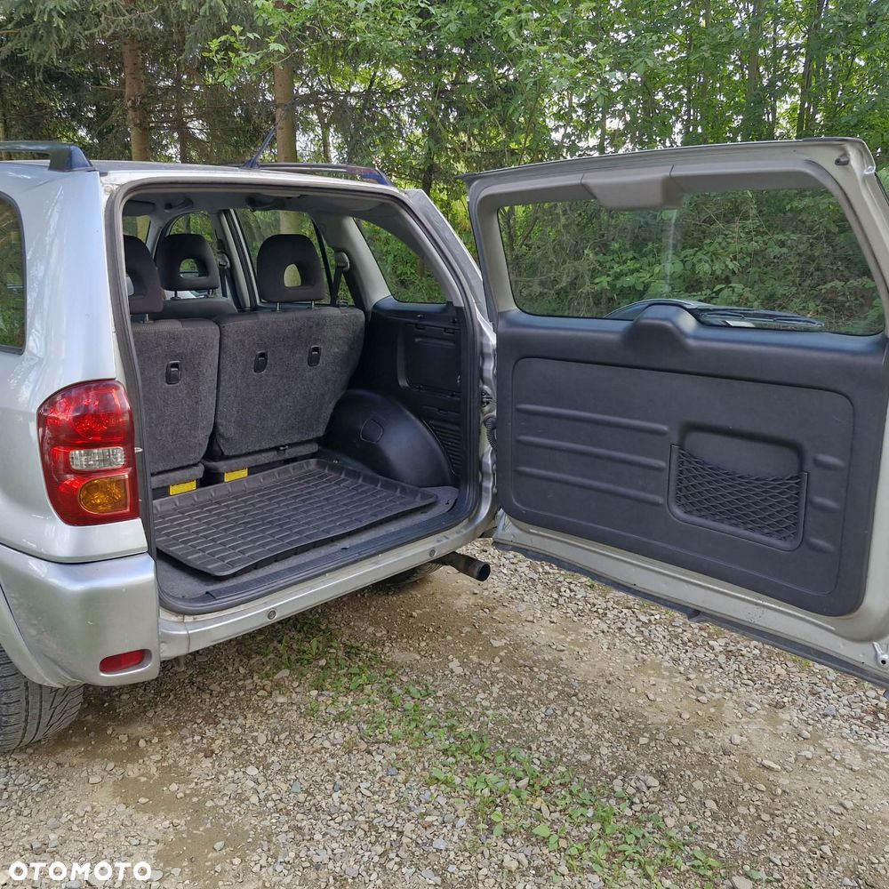 Toyota RAV4 D-4D 4x4 - 6
