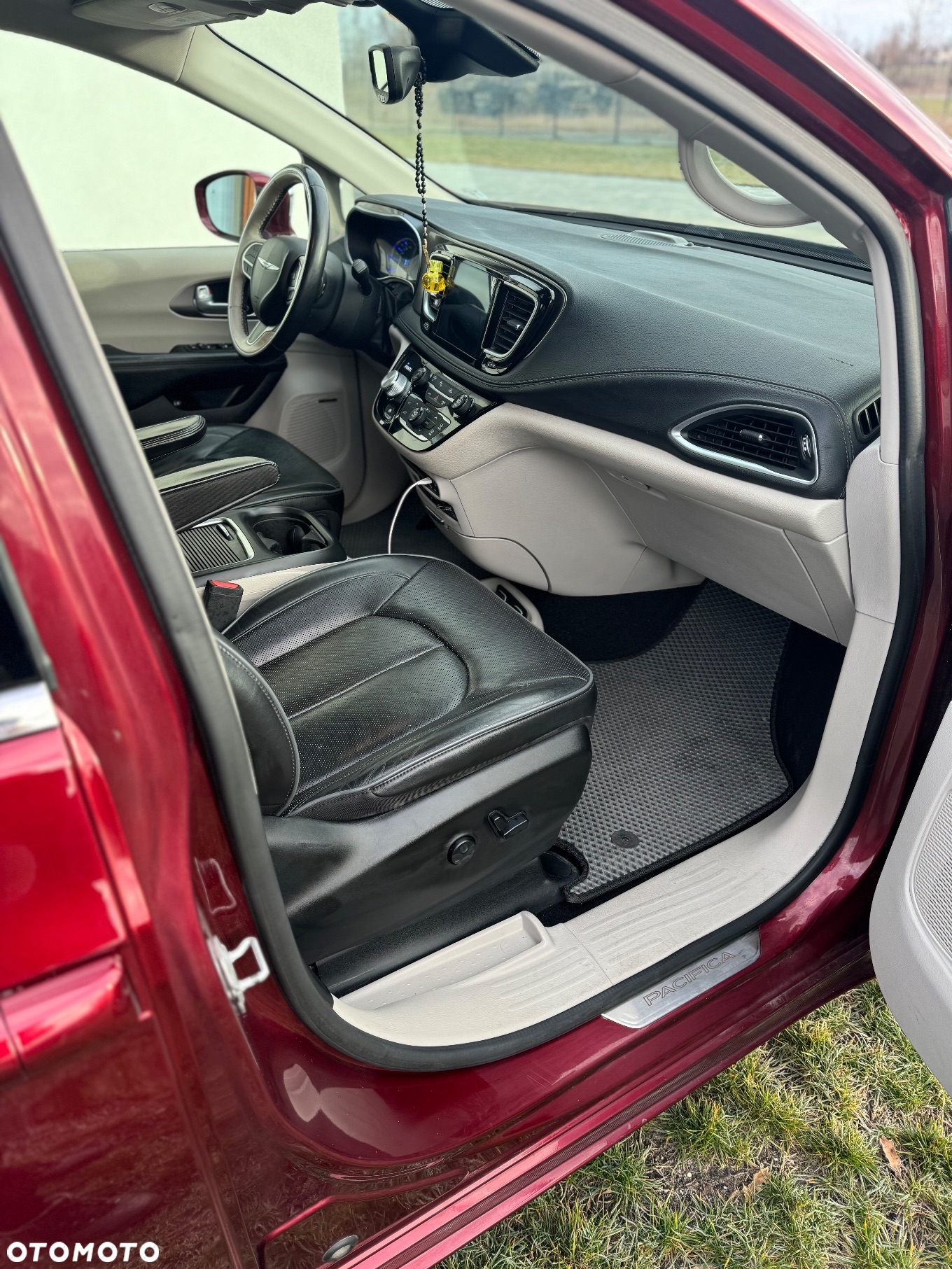 Chrysler Pacifica - 13