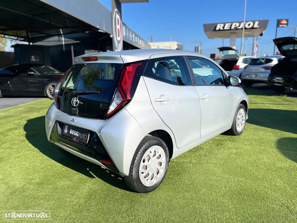 Toyota Aygo x-business - 9