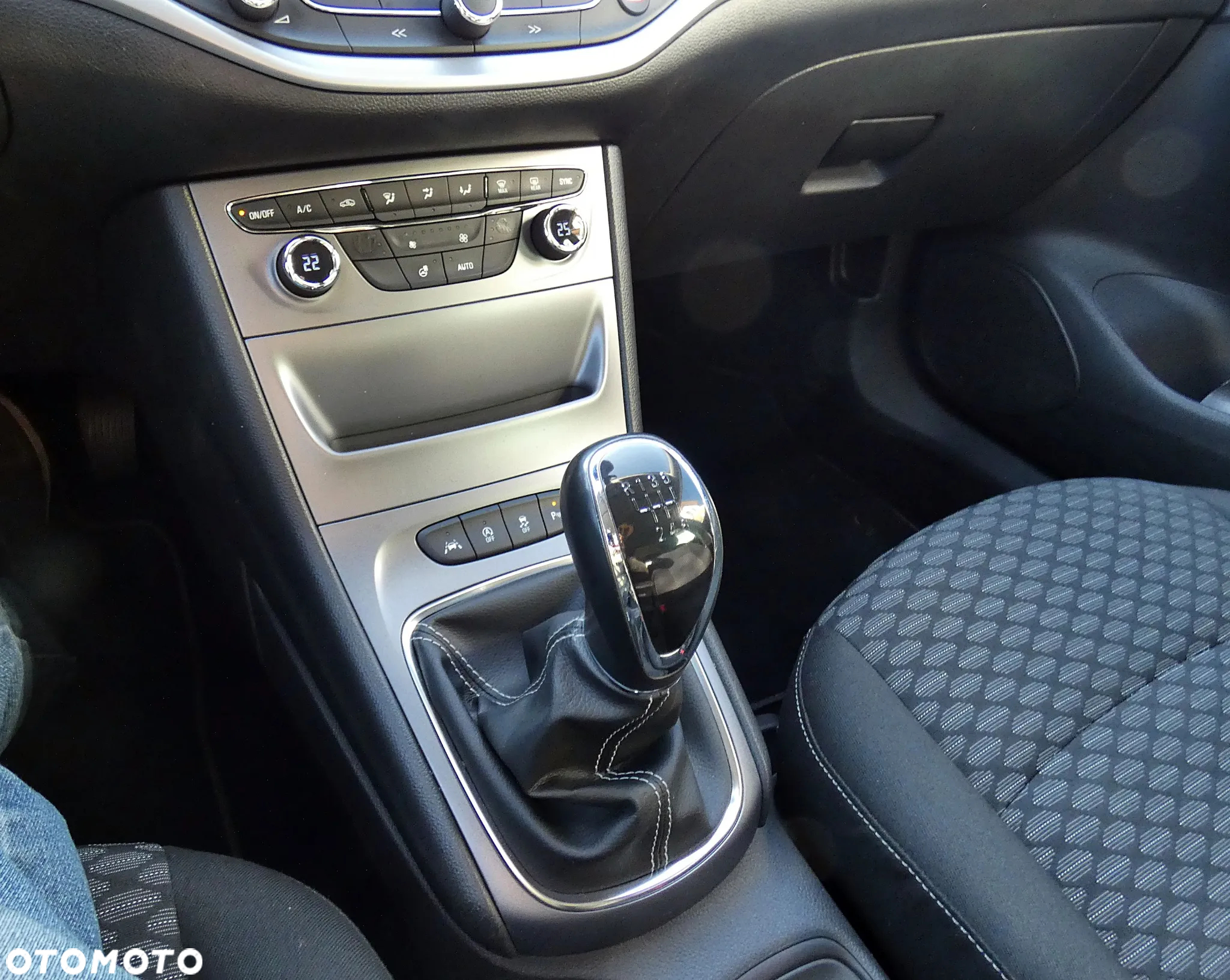 Opel Astra V 1.4 T Dynamic S&S - 32