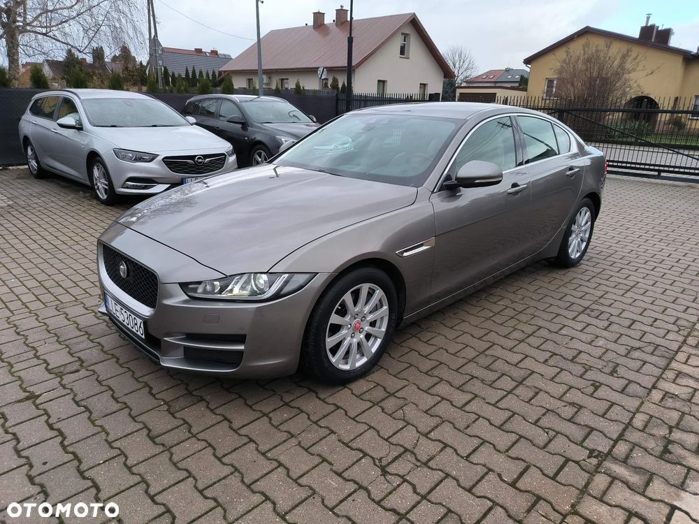Jaguar XE 2.0 T Prestige - 1