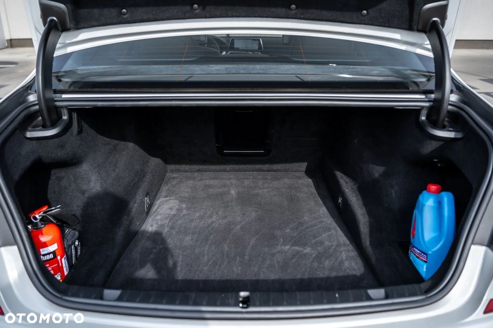 BMW Seria 7 M760Li xDrive - 16